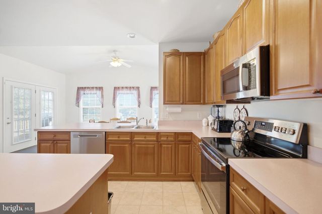 70 PARADISE VALLEY RD, Falling Waters, WV 25419