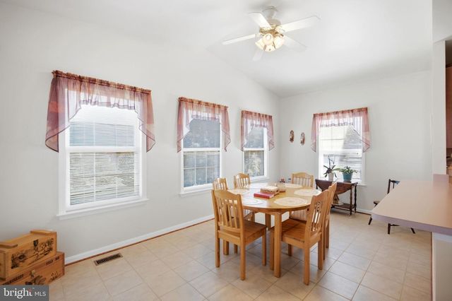 70 PARADISE VALLEY RD, Falling Waters, WV 25419