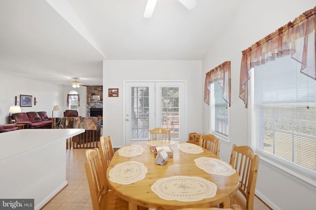 70 PARADISE VALLEY RD, Falling Waters, WV 25419