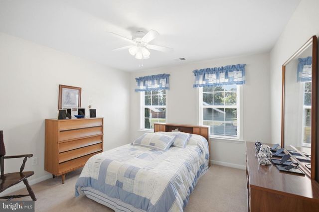 70 PARADISE VALLEY RD, Falling Waters, WV 25419