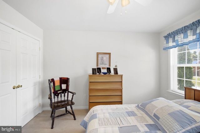 70 PARADISE VALLEY RD, Falling Waters, WV 25419