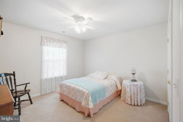 70 PARADISE VALLEY RD, Falling Waters, WV 25419