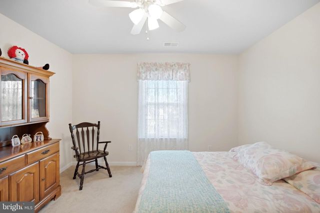 70 PARADISE VALLEY RD, Falling Waters, WV 25419
