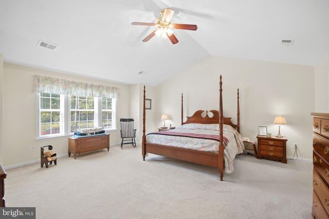 70 PARADISE VALLEY RD, Falling Waters, WV 25419