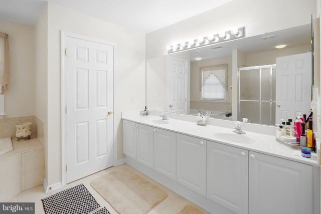 70 PARADISE VALLEY RD, Falling Waters, WV 25419