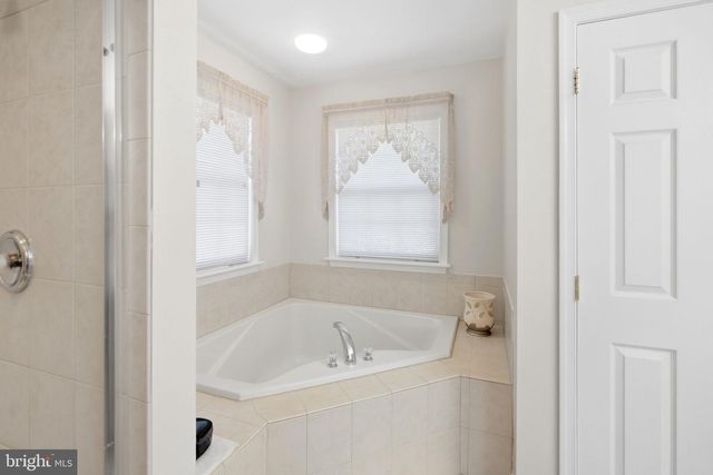 70 PARADISE VALLEY RD, Falling Waters, WV 25419