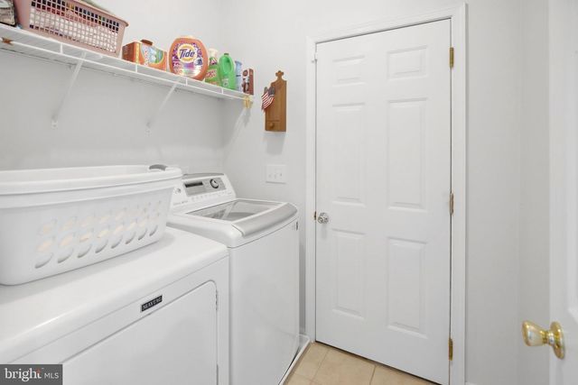 70 PARADISE VALLEY RD, Falling Waters, WV 25419