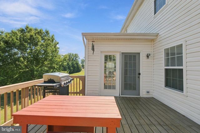 70 PARADISE VALLEY RD, Falling Waters, WV 25419
