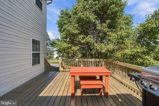 70 PARADISE VALLEY RD, Falling Waters, WV 25419