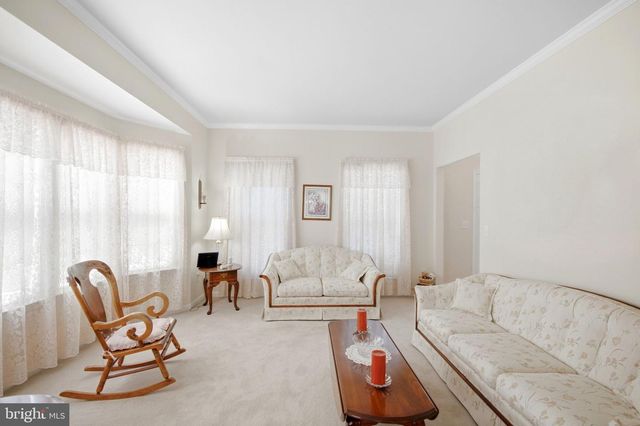 70 PARADISE VALLEY RD, Falling Waters, WV 25419