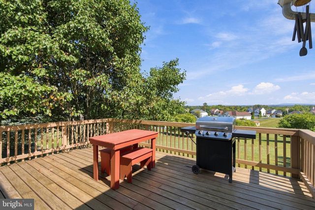 70 PARADISE VALLEY RD, Falling Waters, WV 25419