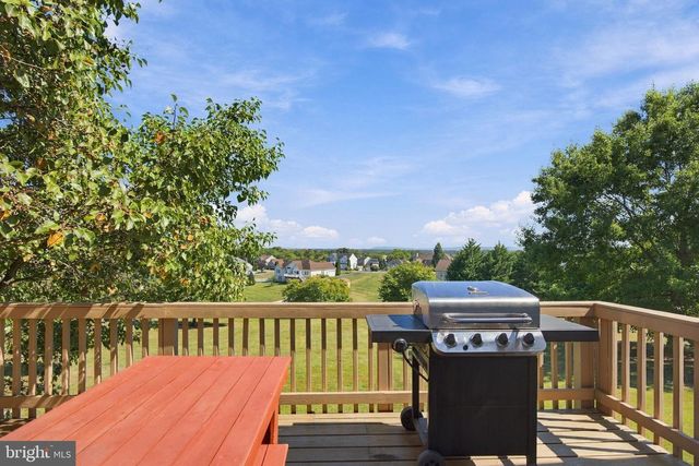 70 PARADISE VALLEY RD, Falling Waters, WV 25419