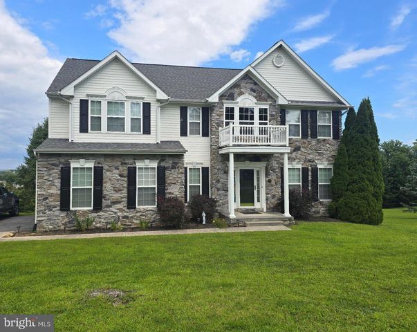 70 PARADISE VALLEY RD, Falling Waters, WV 25419