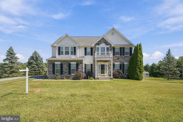 70 PARADISE VALLEY RD, Falling Waters, WV 25419