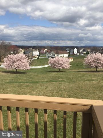 70 PARADISE VALLEY RD, Falling Waters, WV 25419