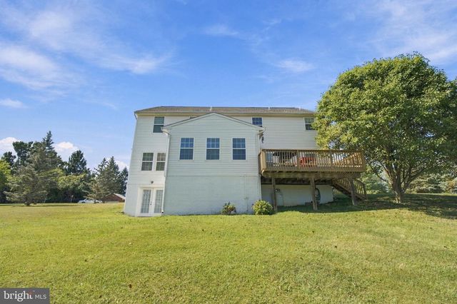 70 PARADISE VALLEY RD, Falling Waters, WV 25419
