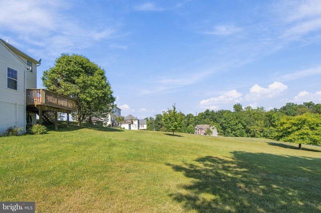 70 PARADISE VALLEY RD, Falling Waters, WV 25419