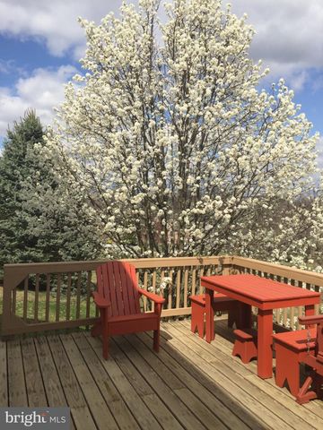 70 PARADISE VALLEY RD, Falling Waters, WV 25419