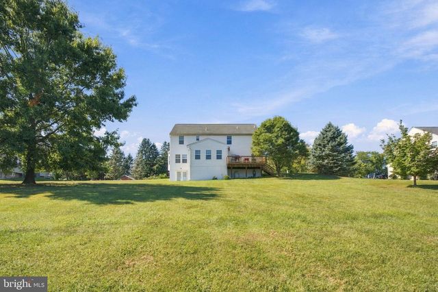 70 PARADISE VALLEY RD, Falling Waters, WV 25419