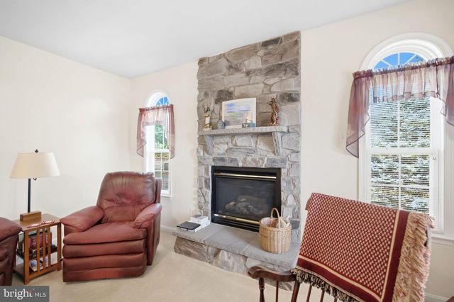 70 PARADISE VALLEY RD, Falling Waters, WV 25419