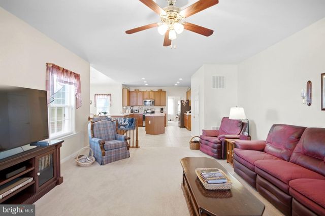 70 PARADISE VALLEY RD, Falling Waters, WV 25419