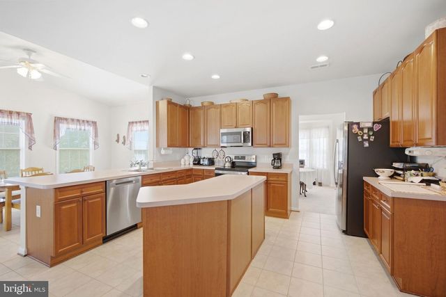 70 PARADISE VALLEY RD, Falling Waters, WV 25419