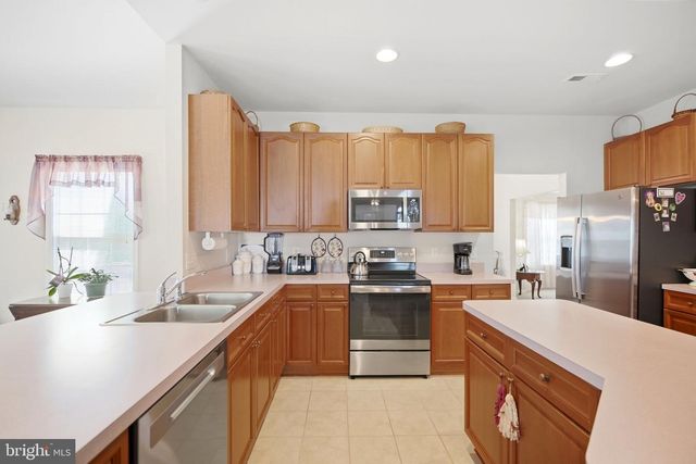 70 PARADISE VALLEY RD, Falling Waters, WV 25419