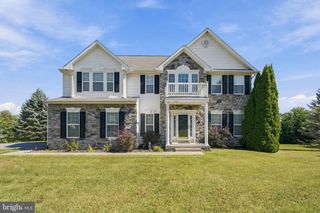 70 PARADISE VALLEY RD, Falling Waters, WV 25419