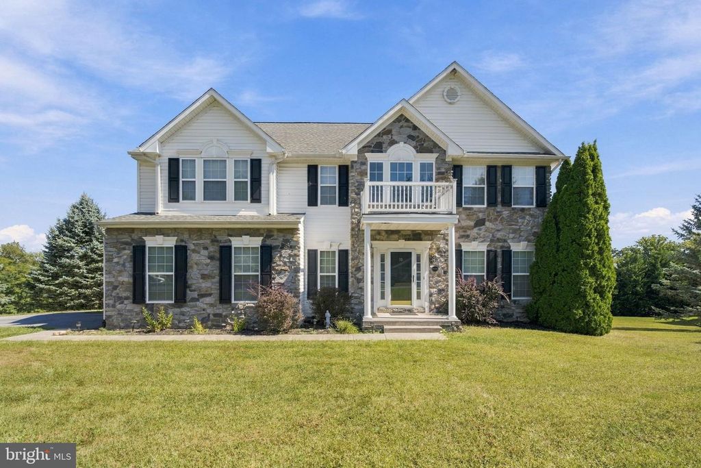 70 PARADISE VALLEY RD, Falling Waters, WV 25419