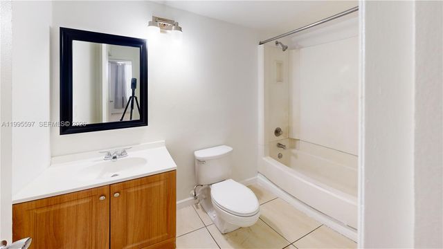 14201 N Kendall Dr 401D, Miami, FL 33186