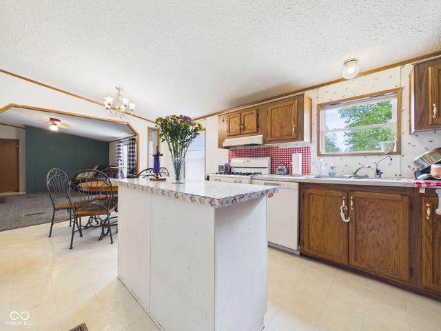 6313 N Lunar Lane, Alexandria, IN 46001
