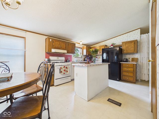 6313 N Lunar Lane, Alexandria, IN 46001