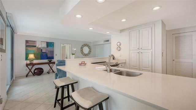 1111 N GULFSTREAM AVENUE 10E, Sarasota, FL 34236