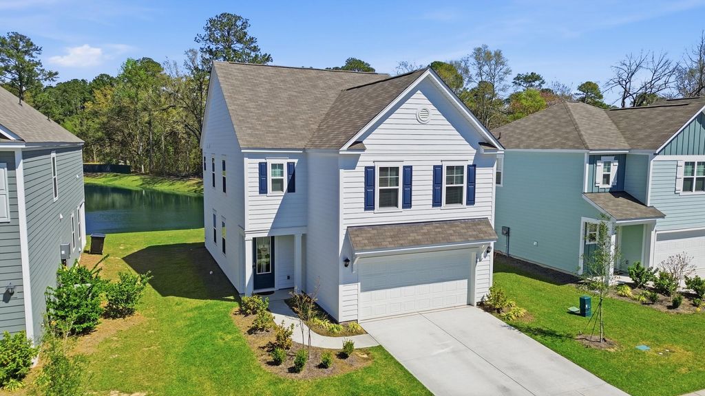 Image 1 of property listing at 190 E Pinckney Street, Summerville, SC 29485