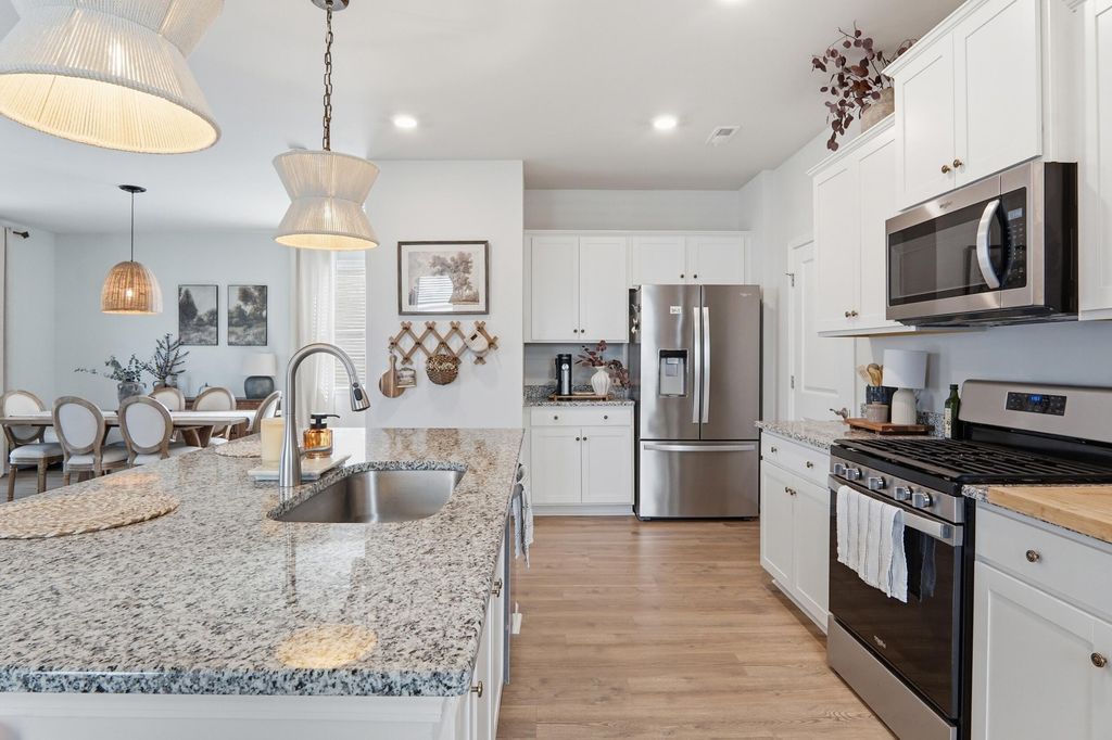 Image 13 of property listing at 190 E Pinckney Street, Summerville, SC 29485