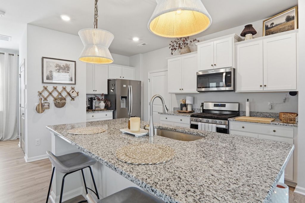 Image 14 of property listing at 190 E Pinckney Street, Summerville, SC 29485
