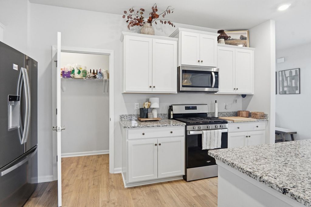Image 15 of property listing at 190 E Pinckney Street, Summerville, SC 29485