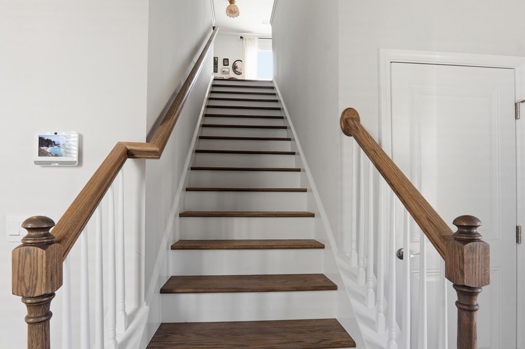 Image 18 of property listing at 190 E Pinckney Street, Summerville, SC 29485