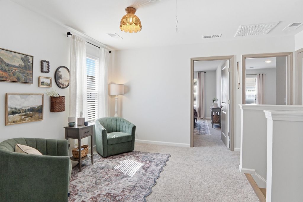 Image 20 of property listing at 190 E Pinckney Street, Summerville, SC 29485