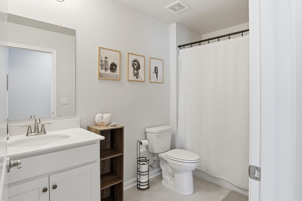Image 22 of property listing at 190 E Pinckney Street, Summerville, SC 29485