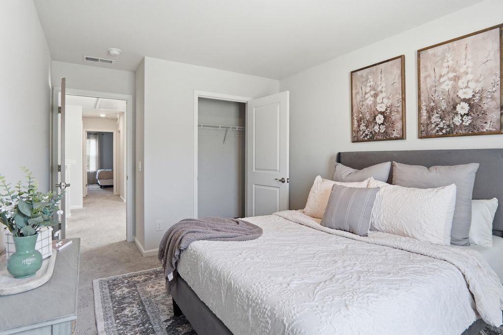 Image 25 of property listing at 190 E Pinckney Street, Summerville, SC 29485