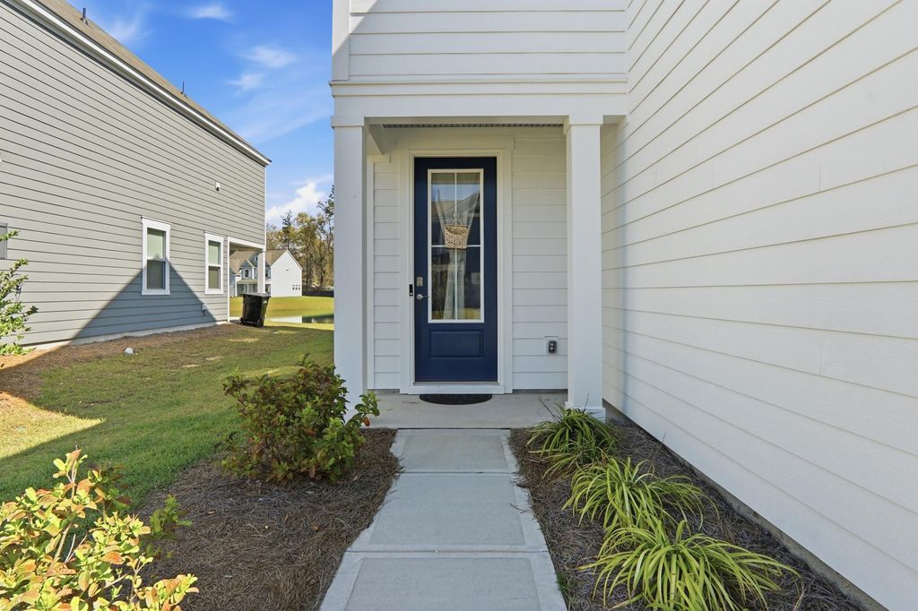 Image 3 of property listing at 190 E Pinckney Street, Summerville, SC 29485