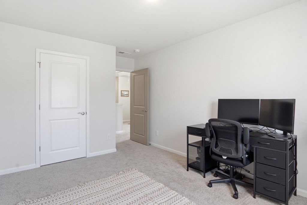 Image 30 of property listing at 190 E Pinckney Street, Summerville, SC 29485
