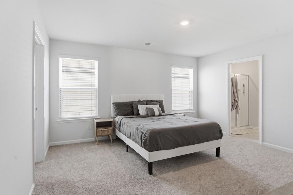 Image 31 of property listing at 190 E Pinckney Street, Summerville, SC 29485
