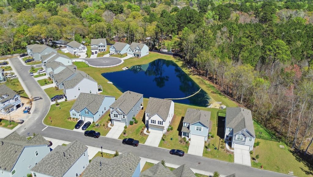 Image 49 of property listing at 190 E Pinckney Street, Summerville, SC 29485