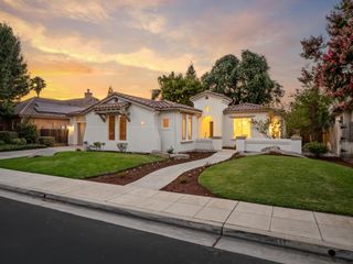 157 W Goshen Avenue, Clovis, CA 93611