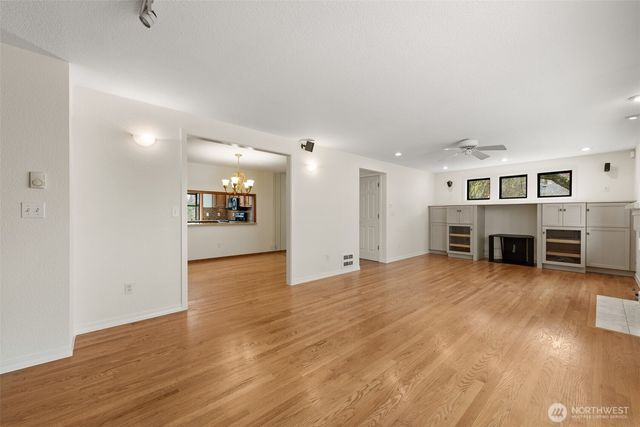 8844 SE 37th Street, Mercer Island, WA 98040