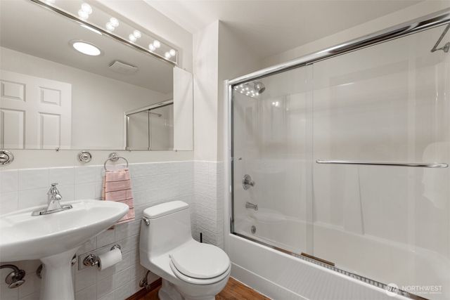 8844 SE 37th Street, Mercer Island, WA 98040