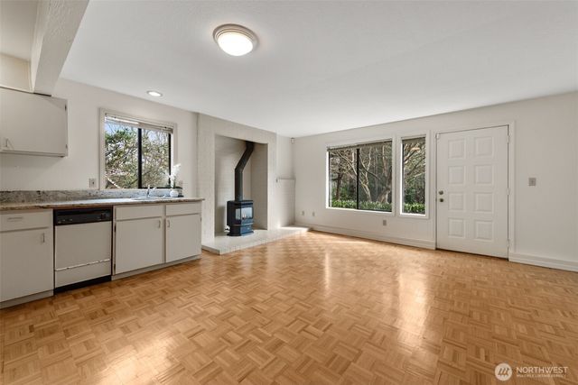 8844 SE 37th Street, Mercer Island, WA 98040