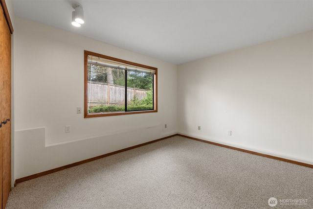 8844 SE 37th Street, Mercer Island, WA 98040